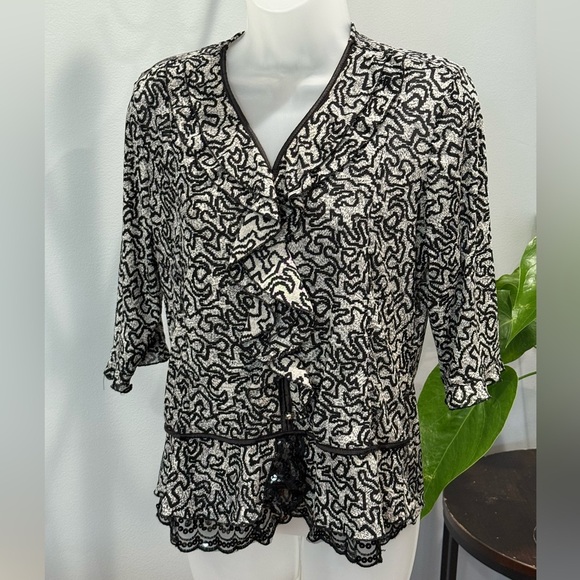 Stretchy Black & White patterned Ruffle Blouse Size M - Picture 1 of 7